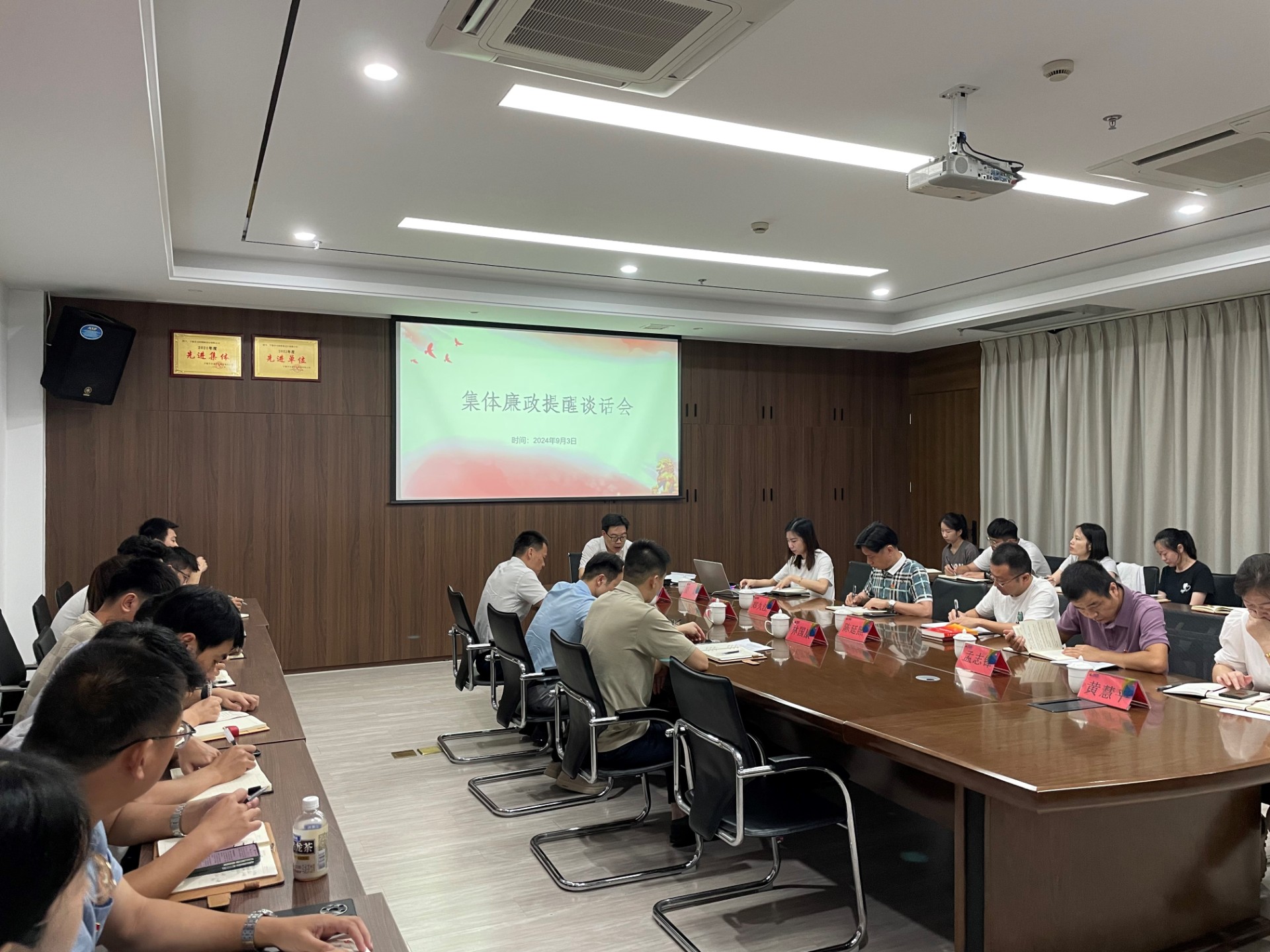 市交投集團領(lǐng)導(dǎo)深入市交投物流集團市交投勘察設(shè)計公司開展聯(lián)系點工作，葉嵐清拍攝2.jpg